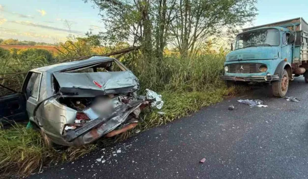 Dois homens foram atropelados enquanto empurravam carro na PR-317