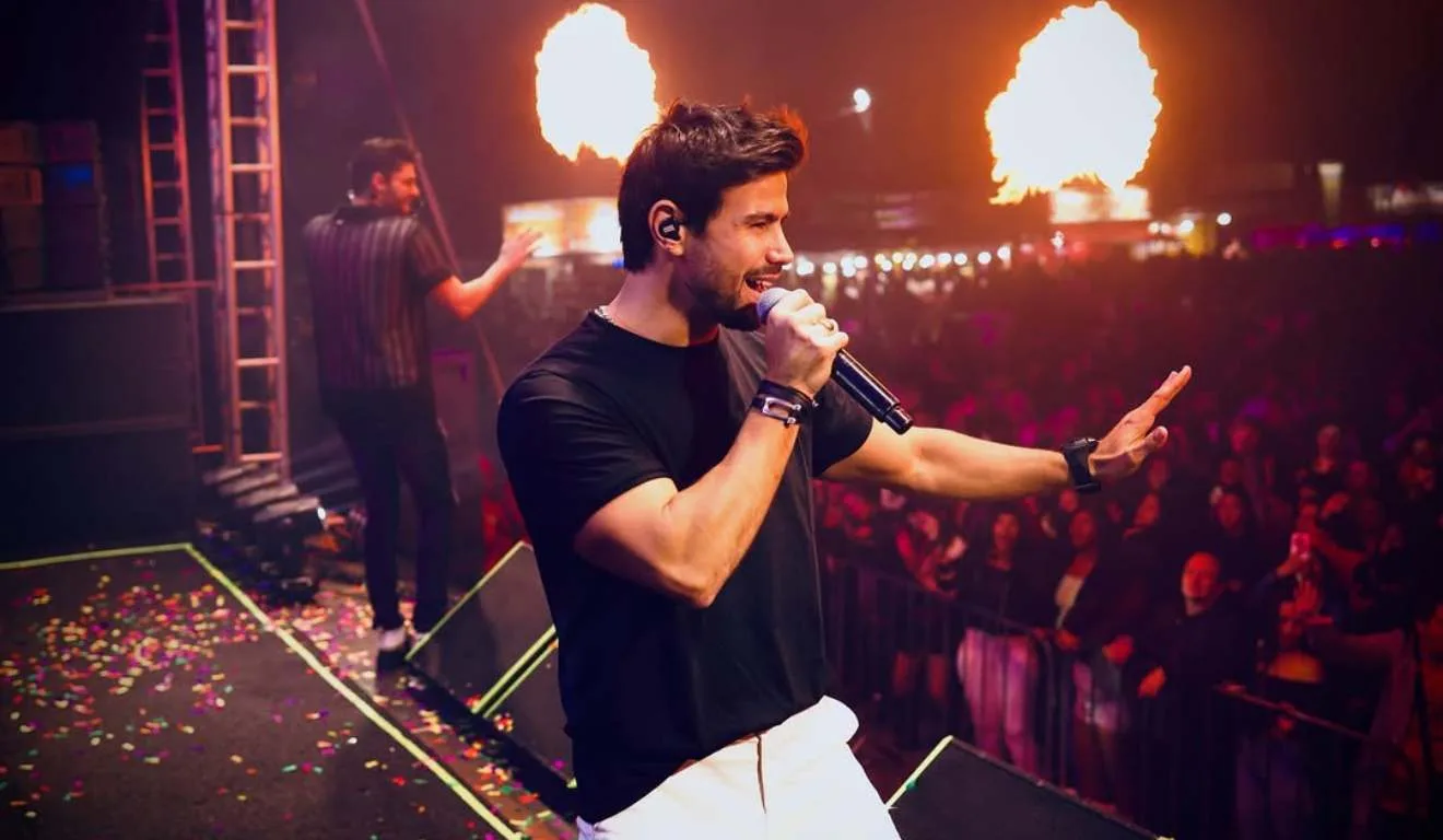 Munhoz & Mariano fazendo show