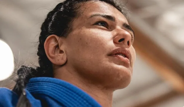 Mayara Custódio superou problemas para levar a bandeira do Paraná ao topo do Jiu-Jitsu