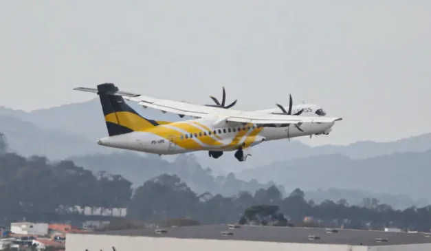 Avião da voepass em decolagem no aeroporto de Guaralhos