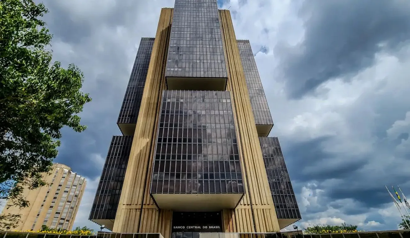 Copom aumenta taxa de juros