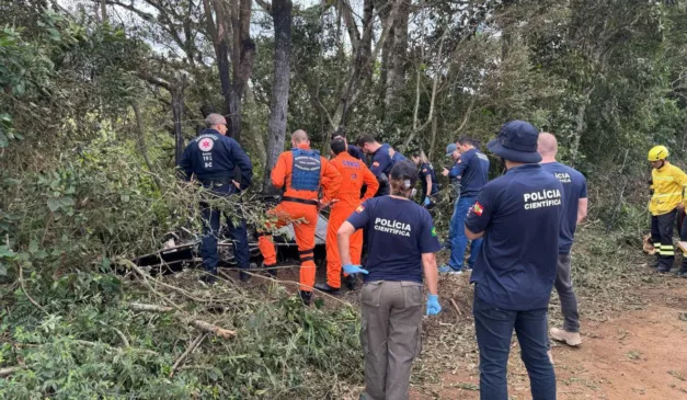 Destroços do balão que caiu em SC