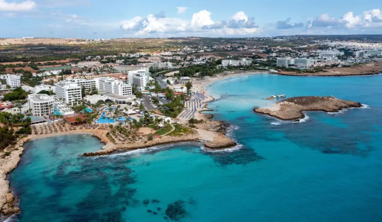 praia em Larnaca, no Chipre