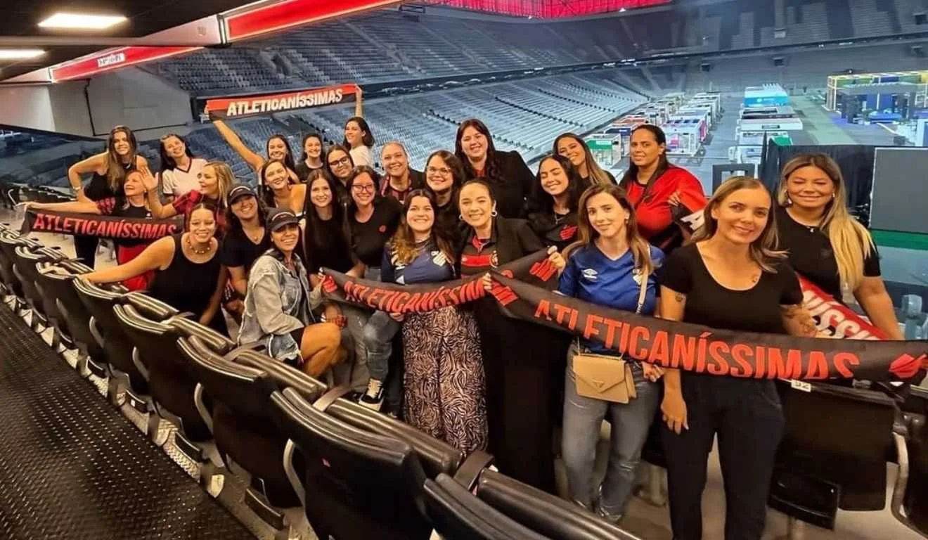 Grupo Atleticanissimas, formado por torcedoras e conselheiras do Athletico.