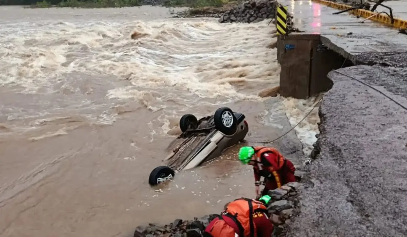 Alerta laranja: carro caído em rio no Rio Grande do Sul