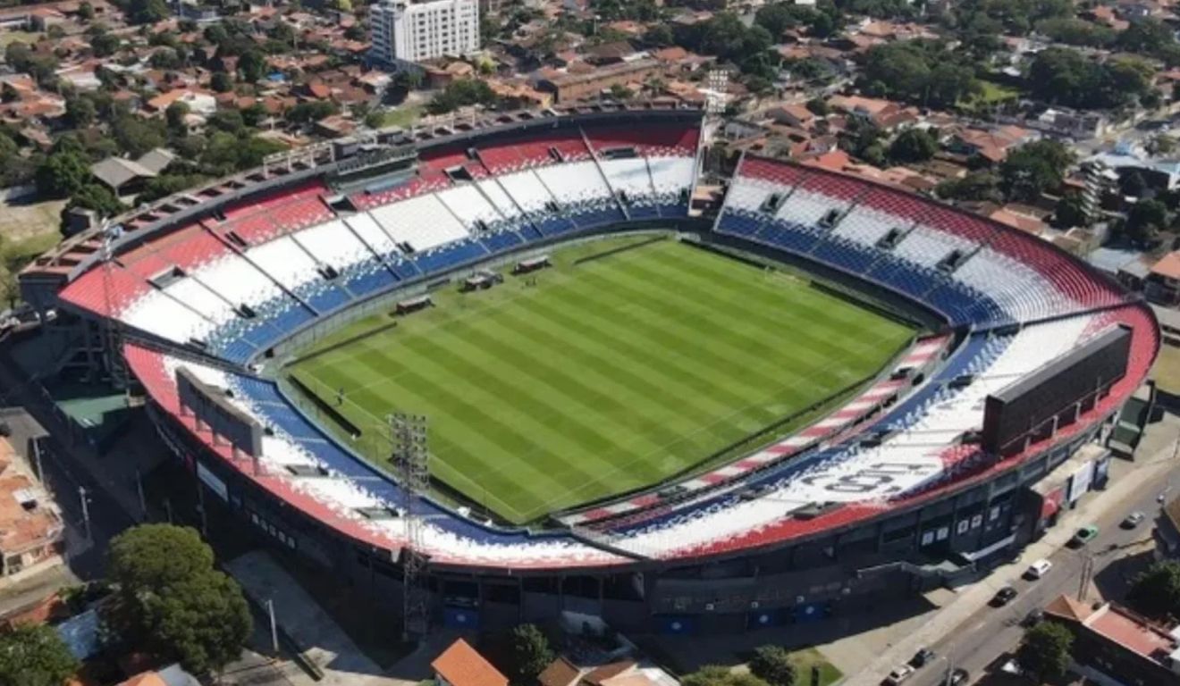 Defensores Del Chaco, palco da partida entre Paraguai x Uruguai (Foto: Reprodução/APF)