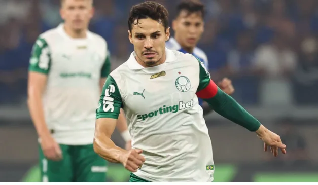Rapahel Veiga é um dos atletas que passaram pelo futebol paranaense e riá disputar a competição (Foto: Cesar Greco/Palmeiras)