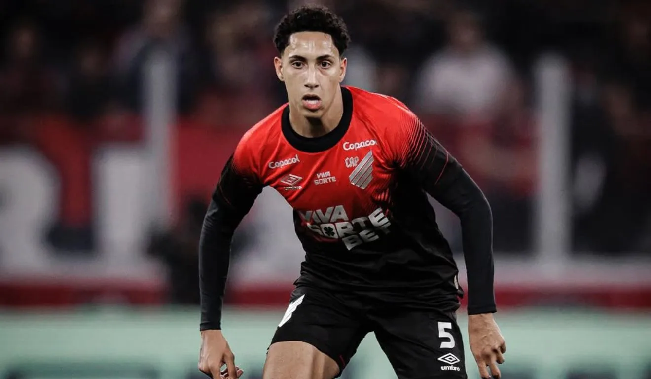 Felipinho tem sido um dos pilares do Athletico na Série B (Foto: Instagram/Felipinho)