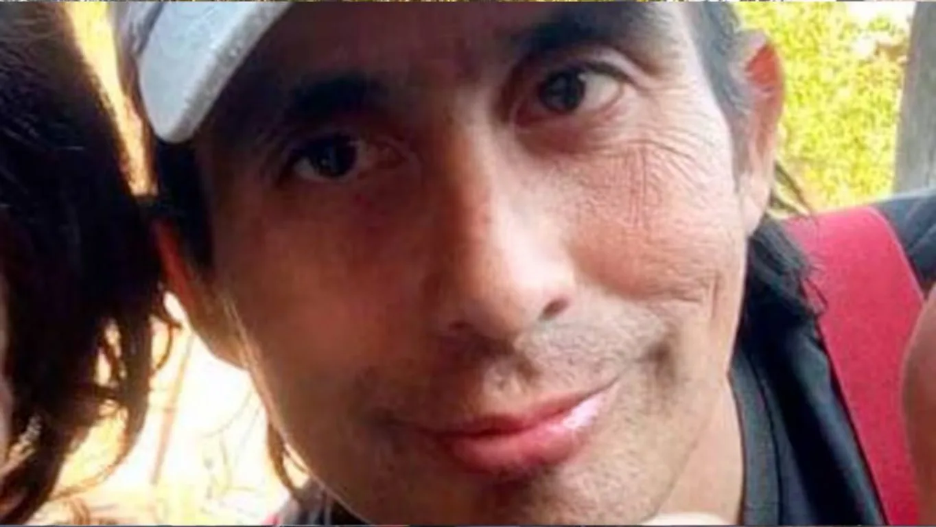 Foto de César Rodas, artista de rua que foi brutalmente assassinado