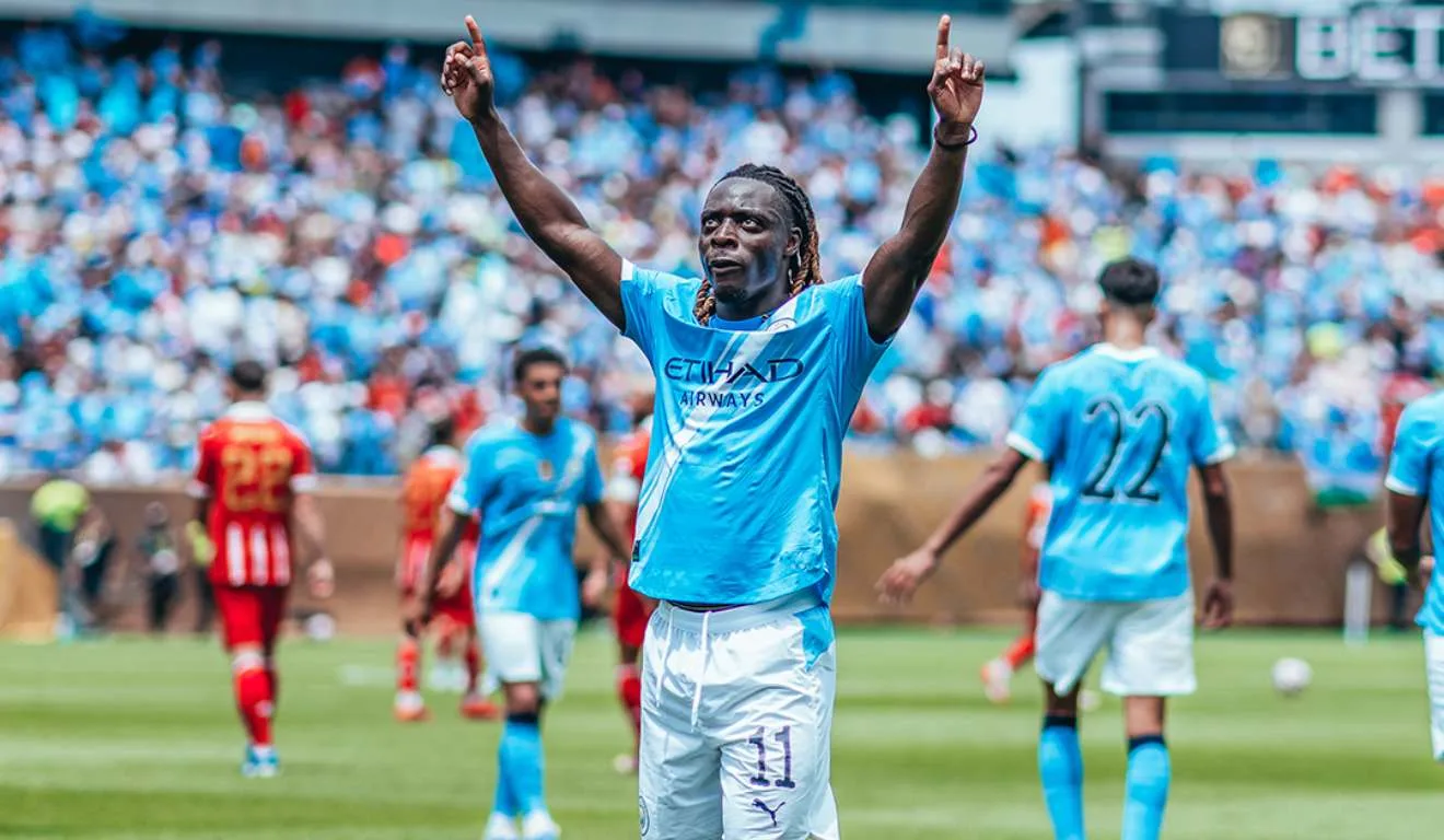 Doku comemora o gol na estreia do City na Copa do Mundo de Clubes.