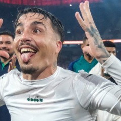Josué comemora vitória do Coritiba no Atletiba