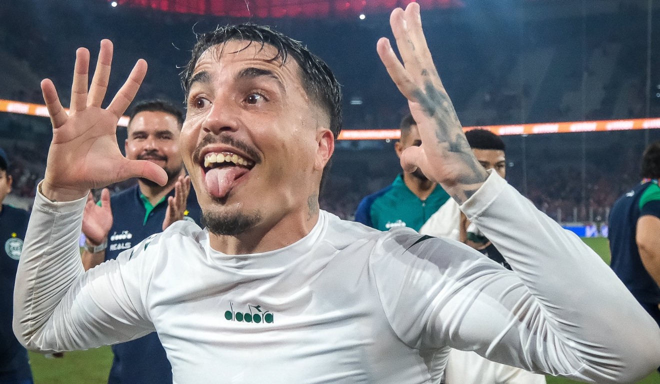 Josué comemora vitória do Coritiba no Atletiba