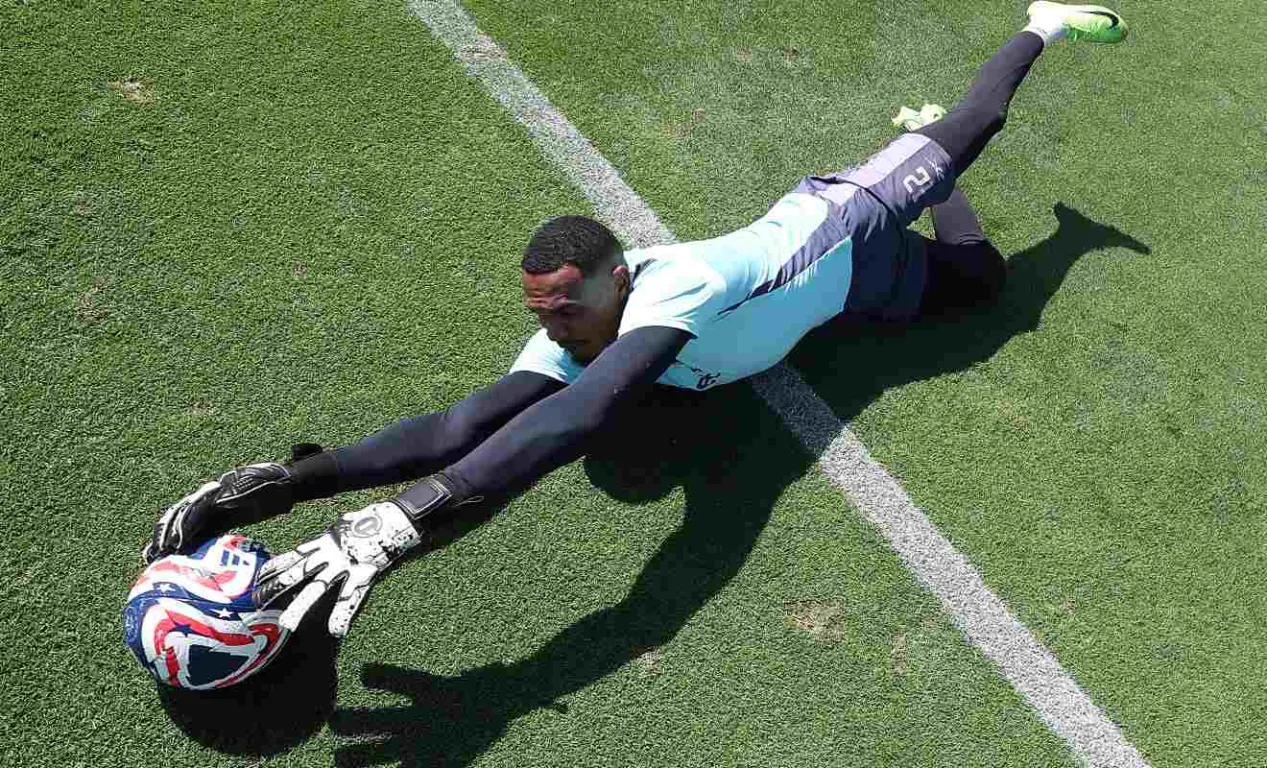 Goleiro John no treino do Botafogo nos Estados Unidos.
