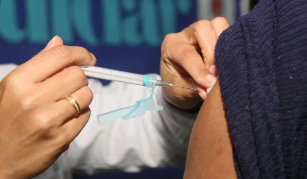 Vacinação contra a gripe chega a novos locais nesta semana, em Curitiba