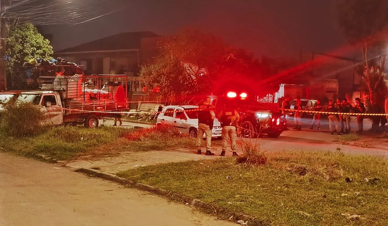 Homem rouba carro e morre em troca de tiros com a polícia no bairro Uberaba, em Curitiba