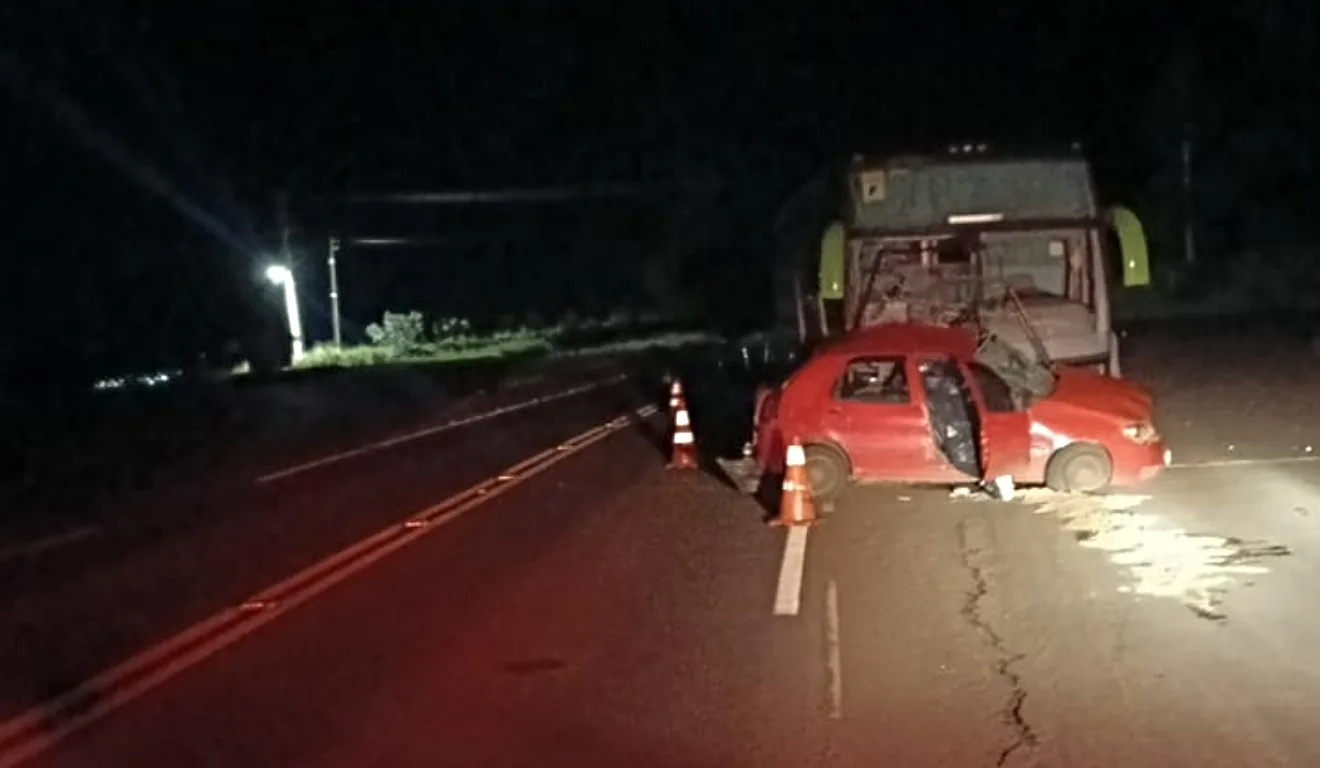 Mariane Santos Alves, 21 anos, morreu após ter seu carro atingido por um ônibus no trevo de acesso a Jardim Alegre, na PR-466