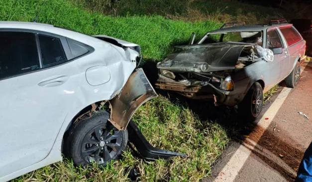 carro estraga em rodovia, passageiras descem e são atropeladas por outro carro em Floraí. adolescente de 16 anos morreu e outras duas mulheres, de 45 e 18 anos, foram internadas em estado grave
