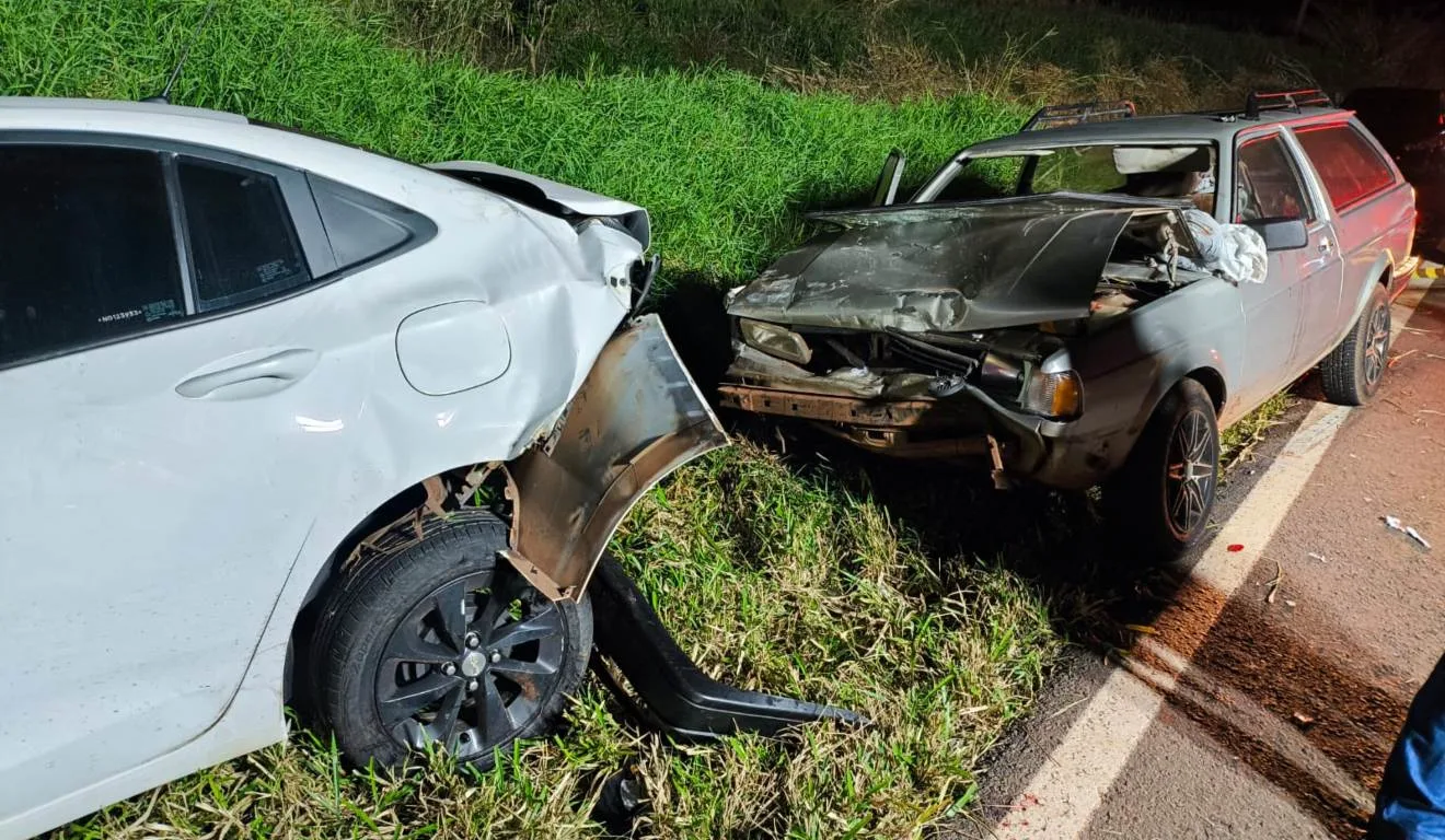 carro estraga em rodovia, passageiras descem e são atropeladas por outro carro em Floraí. adolescente de 16 anos morreu e outras duas mulheres, de 45 e 18 anos, foram internadas em estado grave