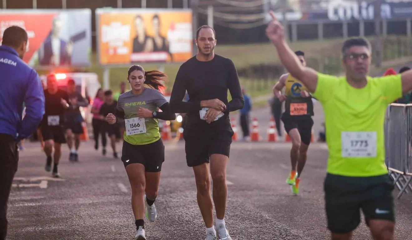 Participantes de corrida em Curitiba.