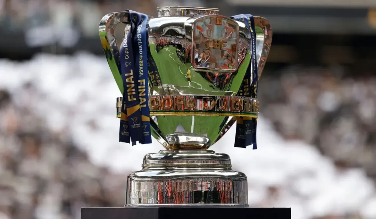 Imagem da taça da Copa do Brasil.