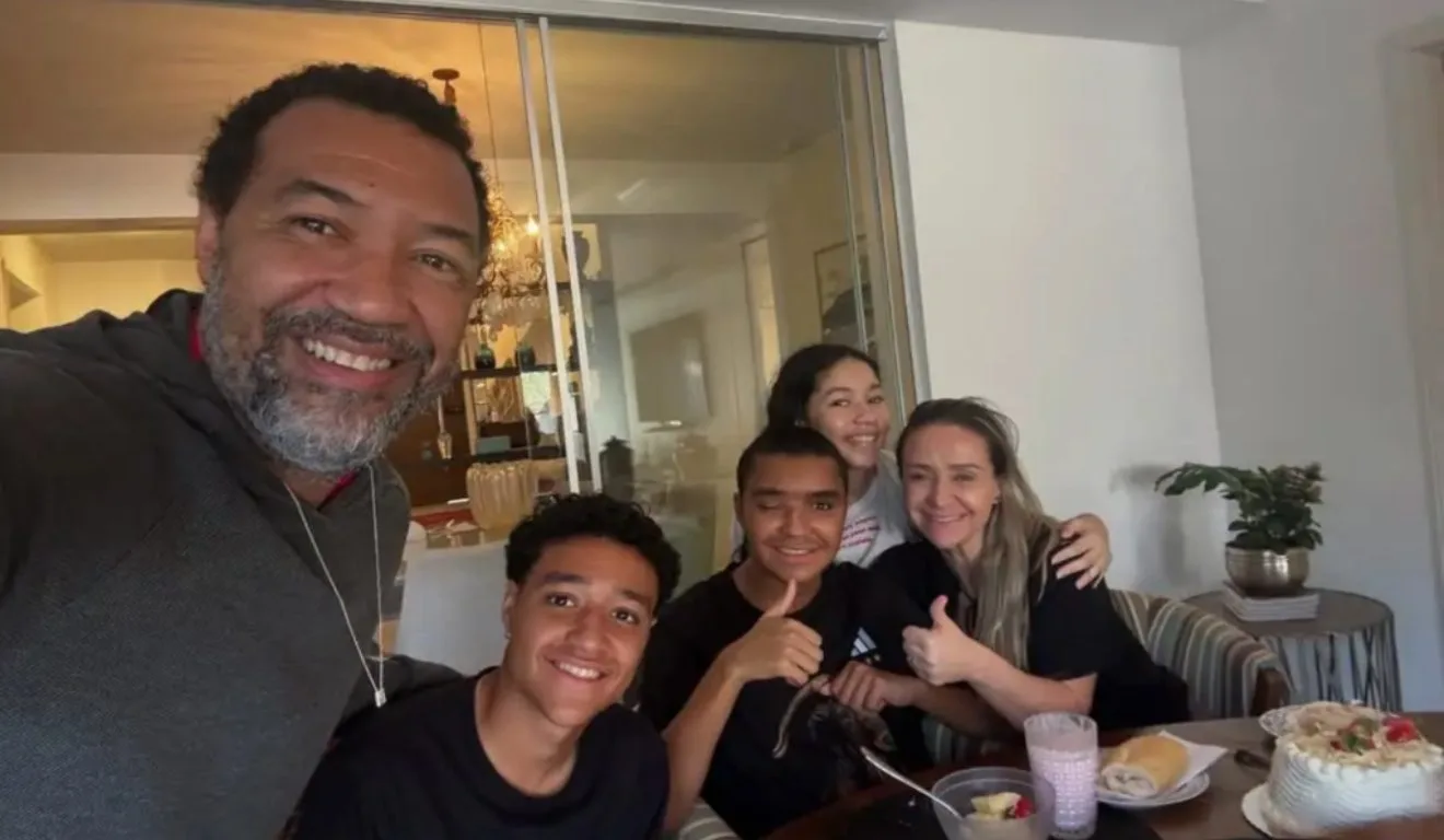 Pedro Severino ao lado da família