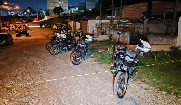 jovem de cerca de 25 anos morre após troca de tiros com policiais no bairro Rio Verde, em Colombo