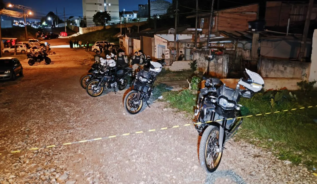 jovem de cerca de 25 anos morre após troca de tiros com policiais no bairro Rio Verde, em Colombo