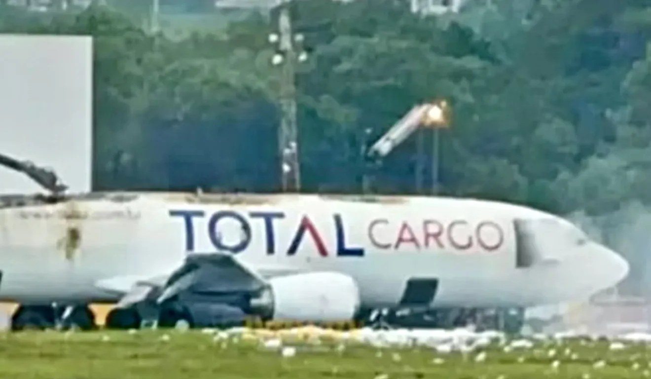 Aviaõ da Total Cargo que teve princípio de incêndio quando transportava cargas para os Correios