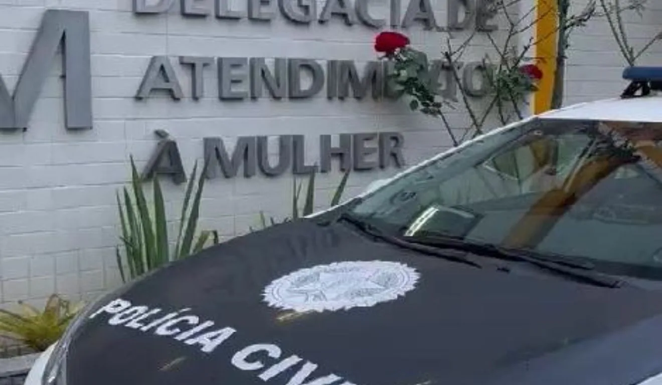 Avô é preso por agredir a filha na frente da neta.