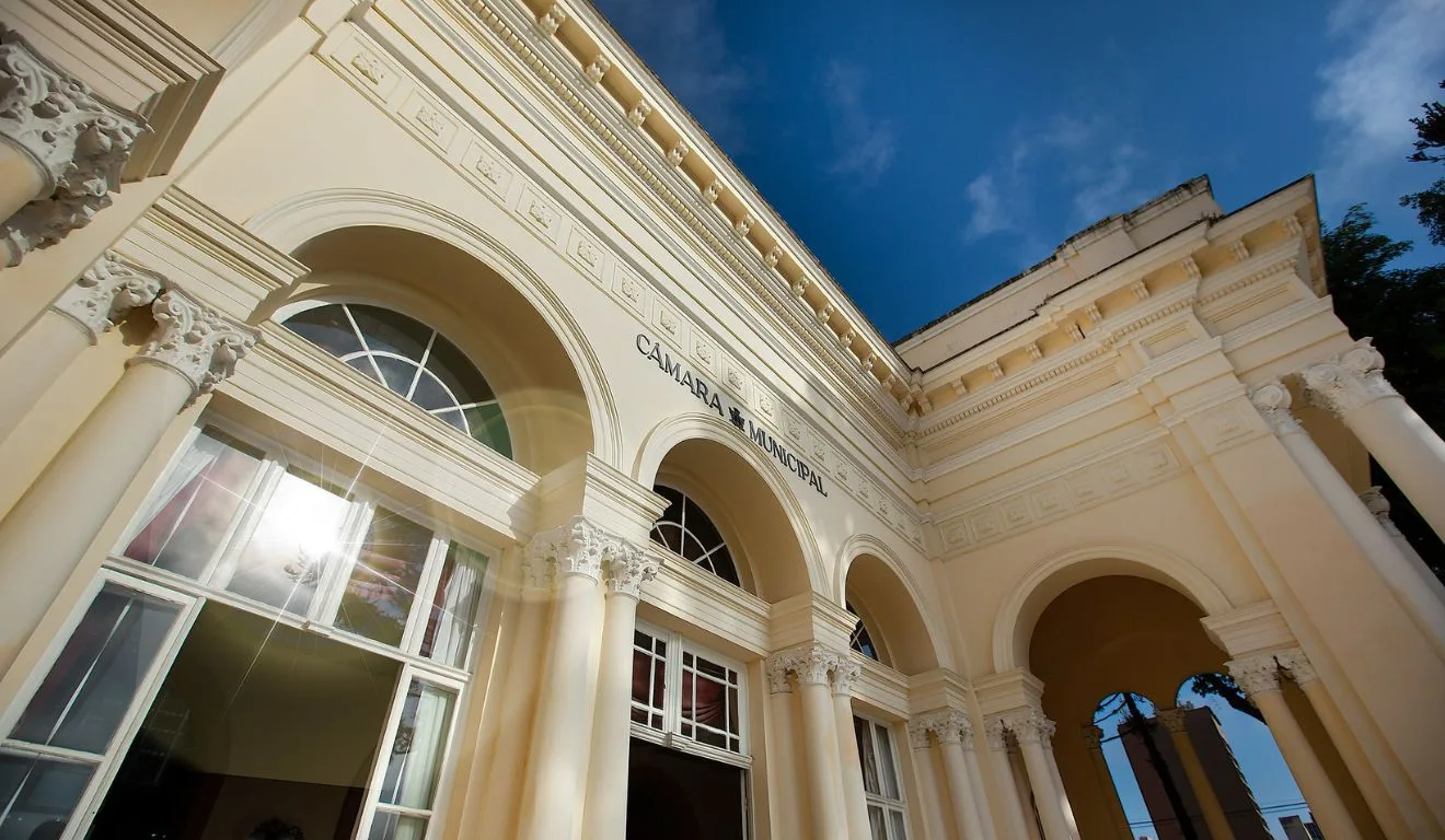 Câmara de Curitiba aprova projeto que amplia o funcionalismo