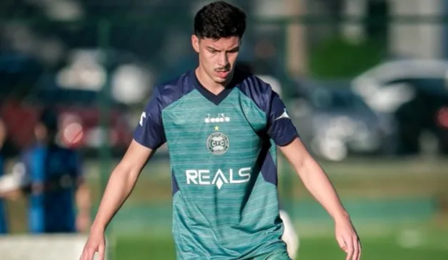 Zagueiro foi revelado nas categorias de base do Coxa. (Foto: Reprodução/ Coritiba)