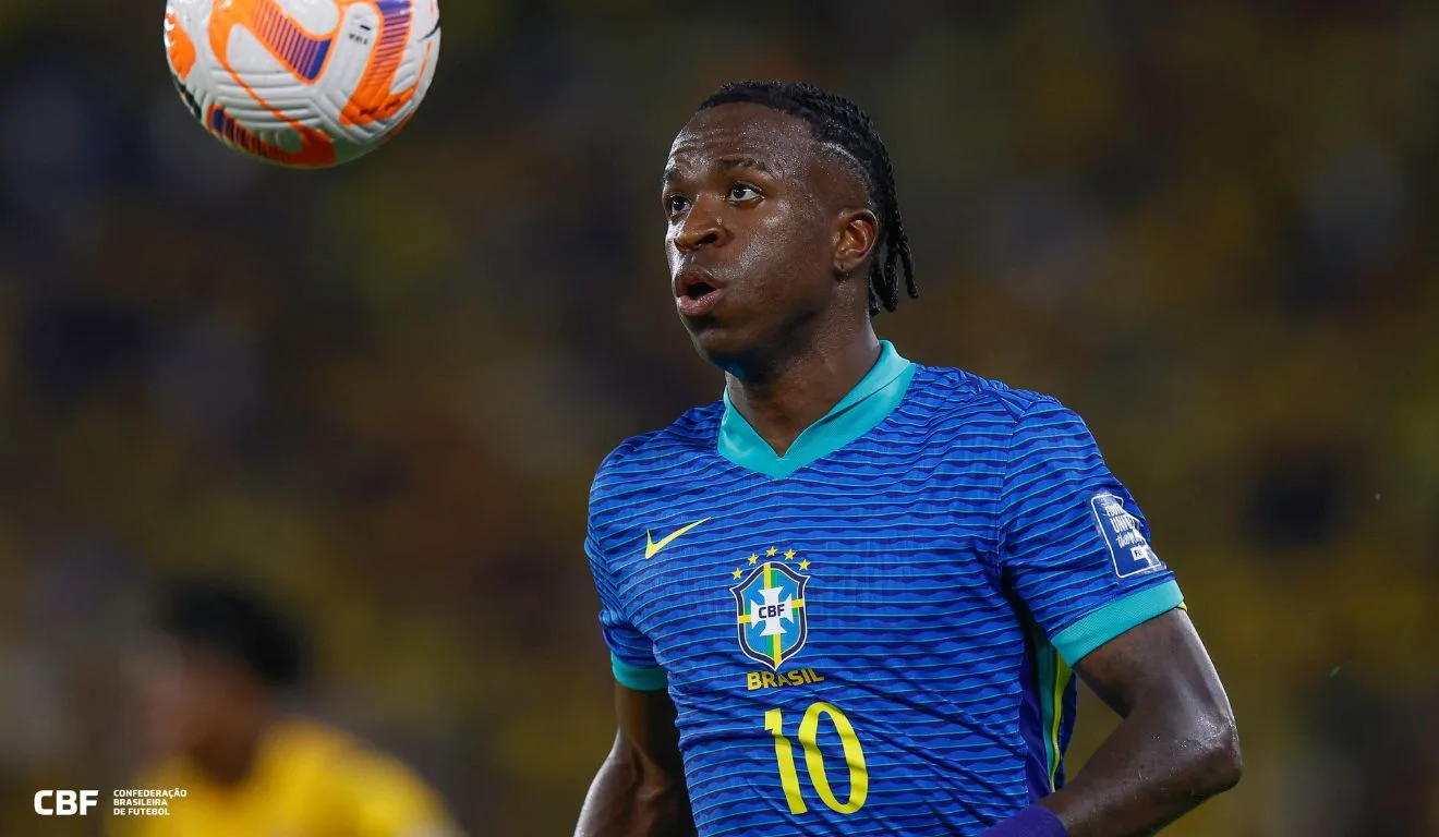 Vinicius Jr é o novo camisa 10 da Seleção Brasileira na ausência de Neymar e Rodrygo (Foto: Rafael Ribeiro/CBF)