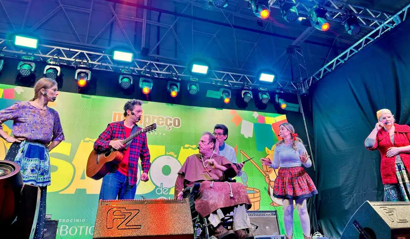 Tesão Piá durante apresentação no São João de Curitiba