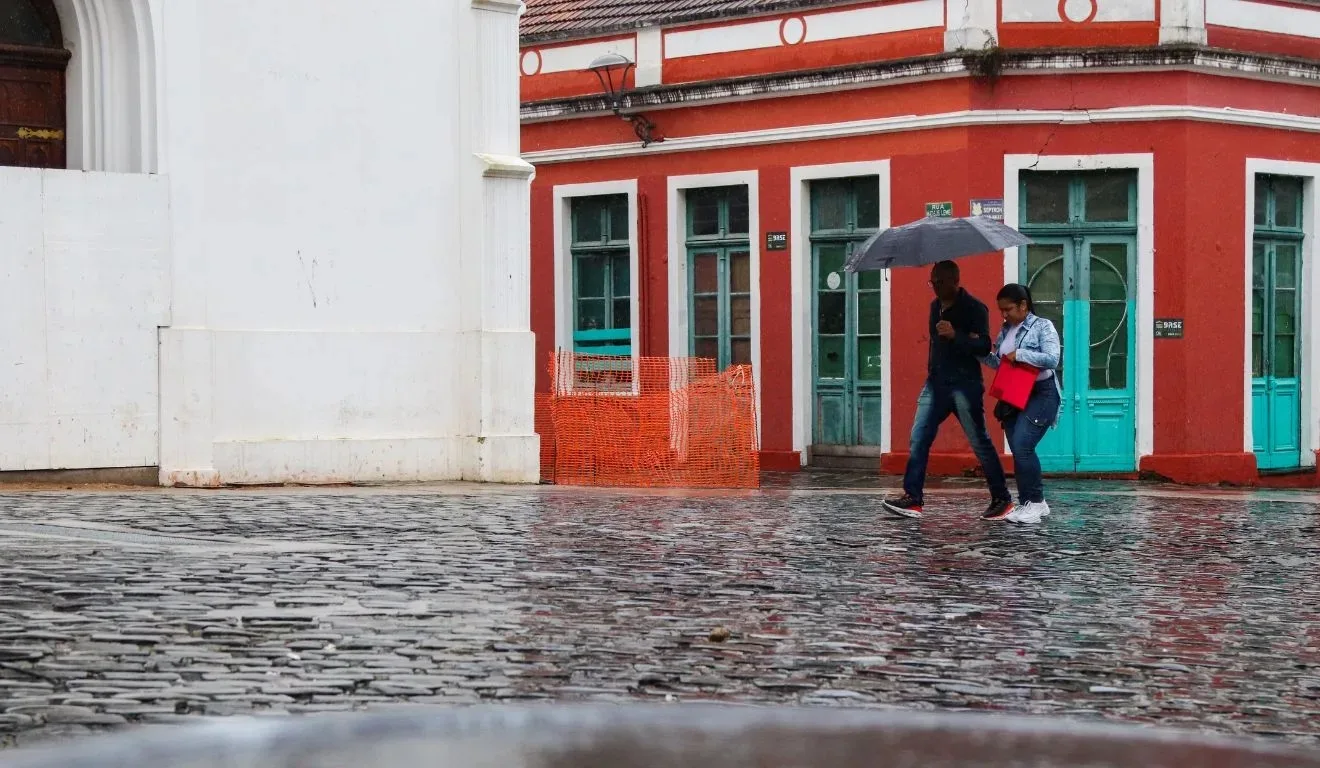 Fortes chuvas podem atingir municípios da Grande Curitiba 