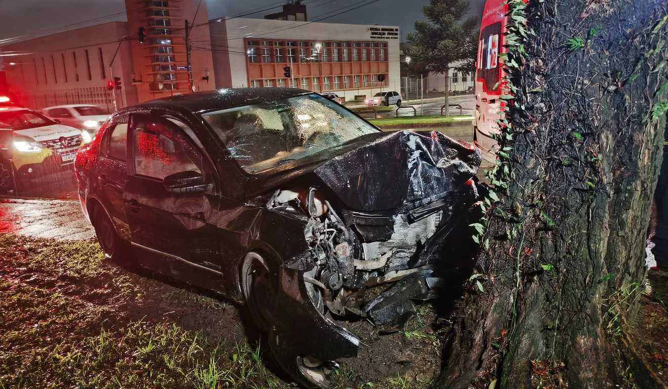 motorista causa acidente com moto e é linchado em Curitiba