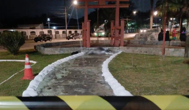 jovem Eliel de Souza dos Santos, 23 anos, assassinado a tiros de pistola 9mm na Praça do Japão, em Paranaguá, após sair de uma balada