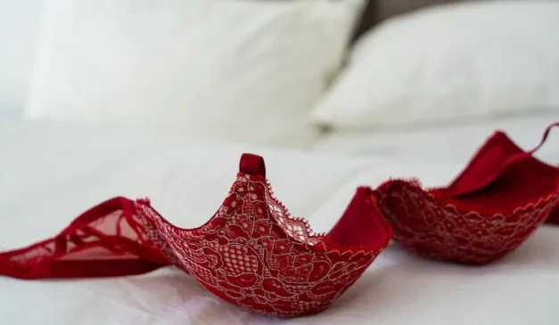 Sutiã em cima da cama
