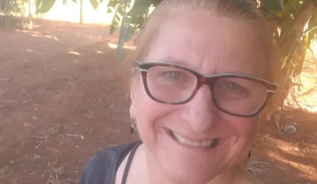 A princípio, a professora teve um infarto e morreu na sala de aula