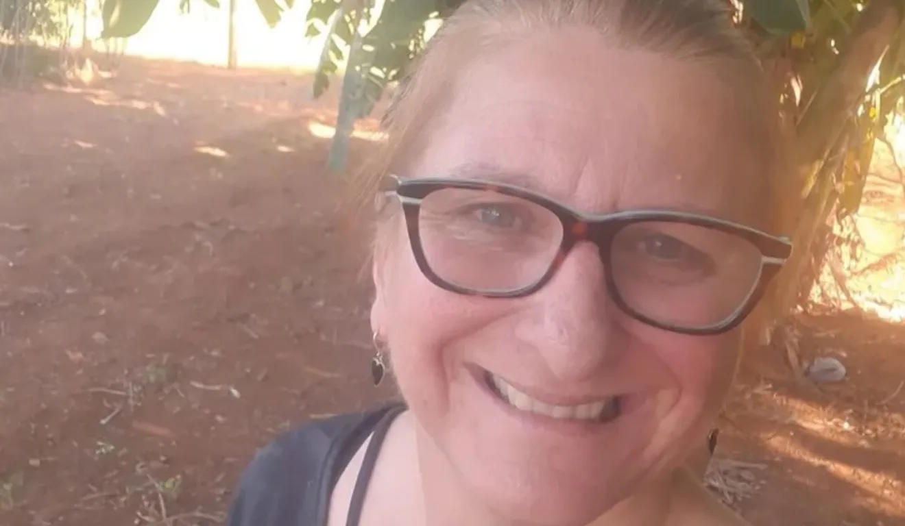 A princípio, a professora teve um infarto e morreu na sala de aula