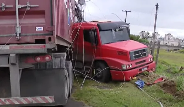 o caminhão batido