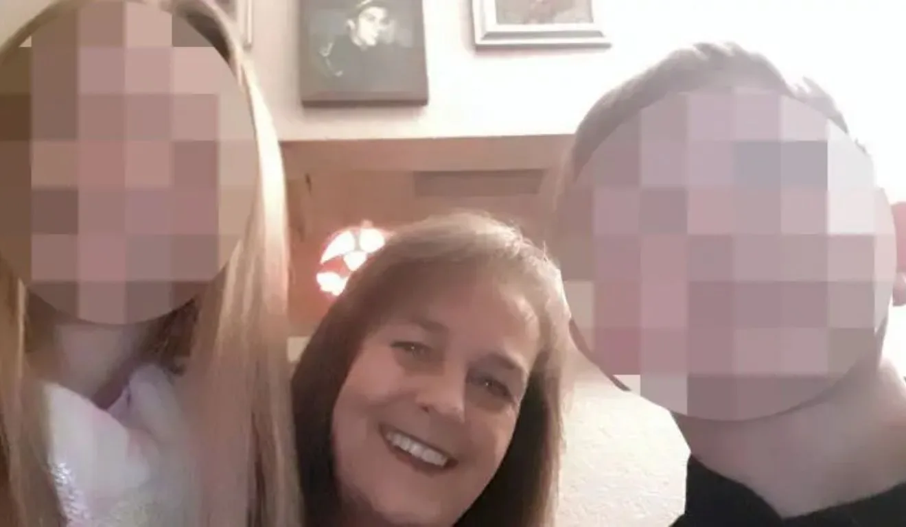 avó ao lado dos netos