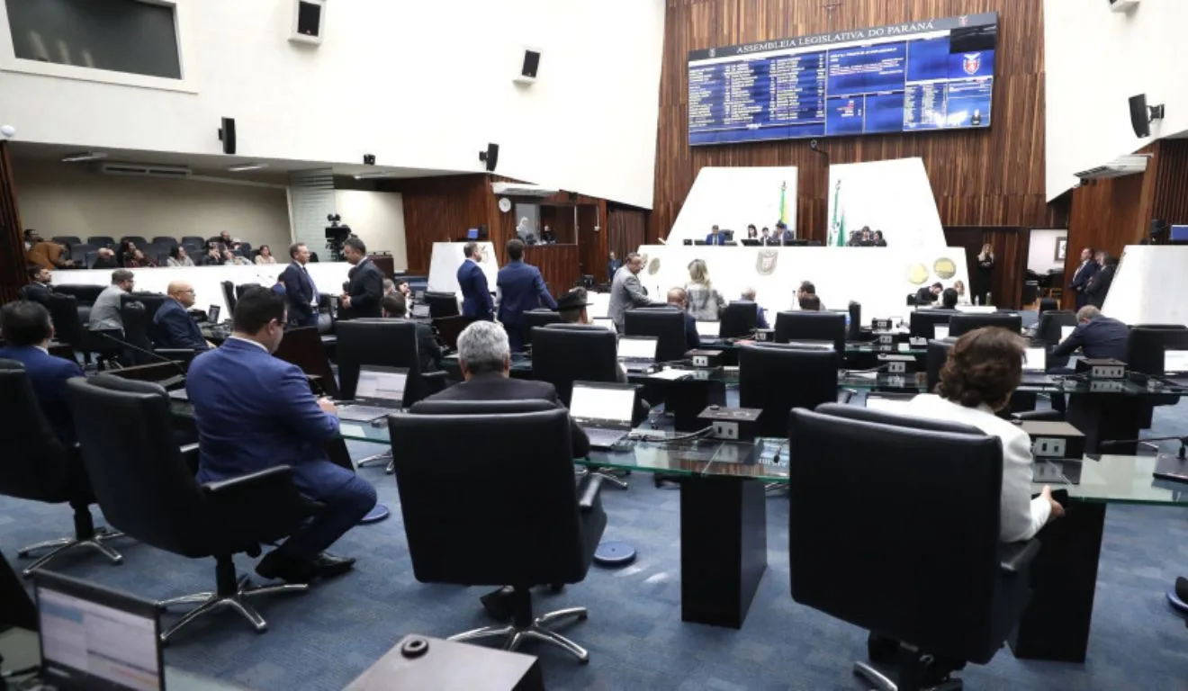 Alep aprovou reajuste no salário dos professores no Paraná