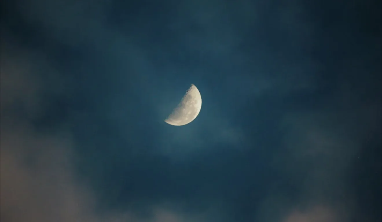 Imagem ilustrativa da lua minguante.