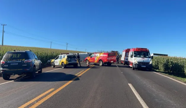 Acidente na BR-369 mobiliza diversas ambulâncias e PRF interdita faixas para atendimento das vítimas