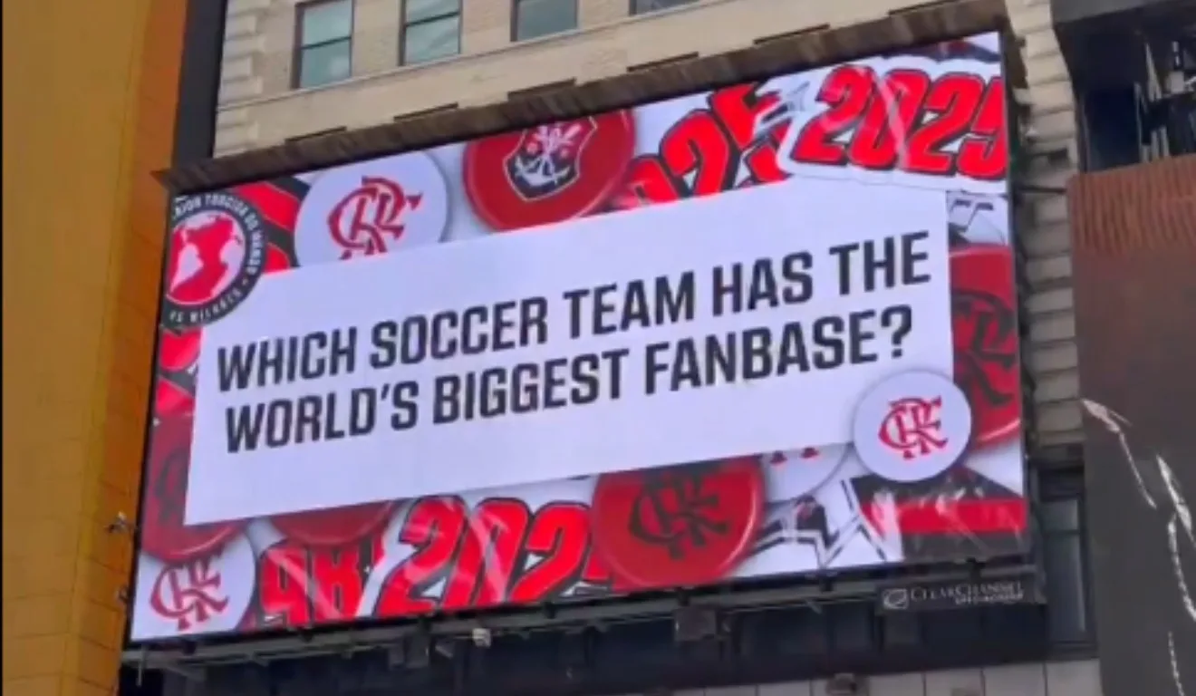 Telão na Time's Square com campanha do Flamengo