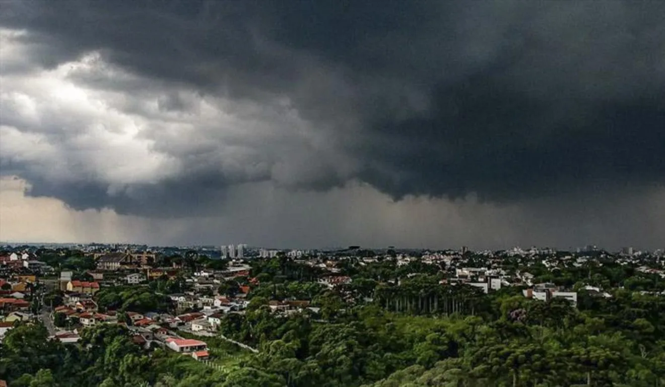 chuva na capital paranaense