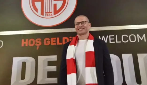 Alex na apresentação como técnico su último time. Foto: Divulgação/Antalyaspor