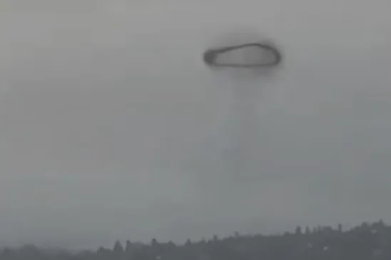 Anel preto é visto no céu da Ilha de Palma, nas Ilhas Canárias, na Espanha - Foto: Reprodução / TikTok