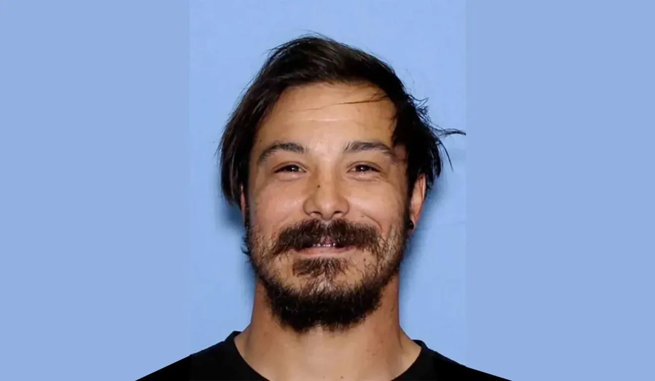 Travis Decker, suspeito de assassinar as três filhas