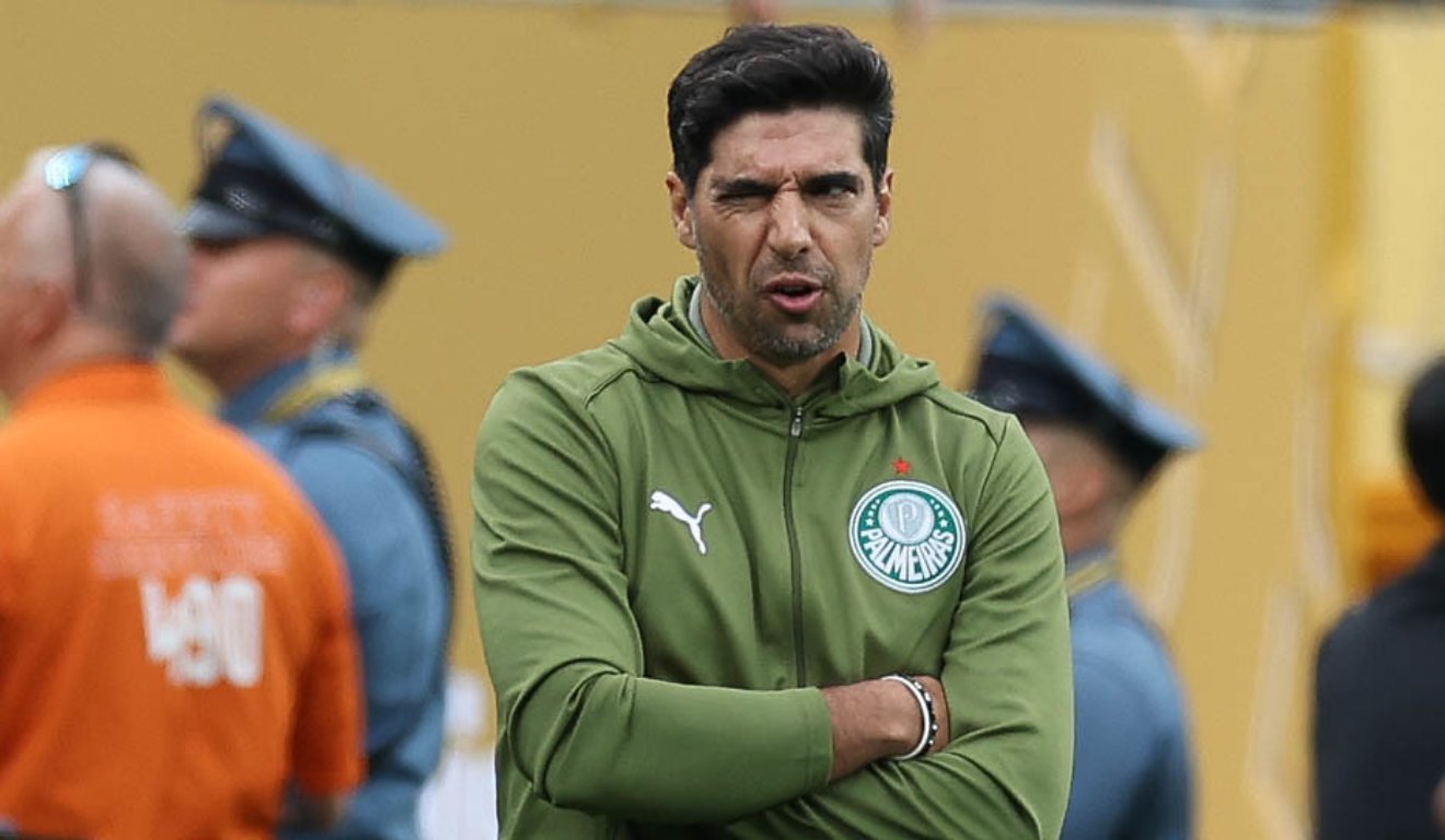 Abel Ferreira, técnico do Palmeiras, na estreia do Mundial contra o Porto.